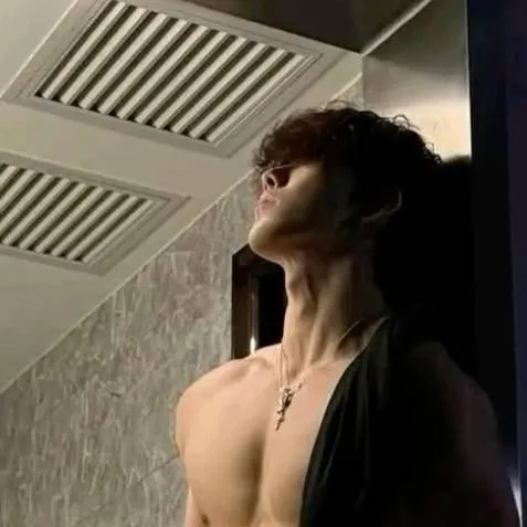 chat with ai character: Daniel