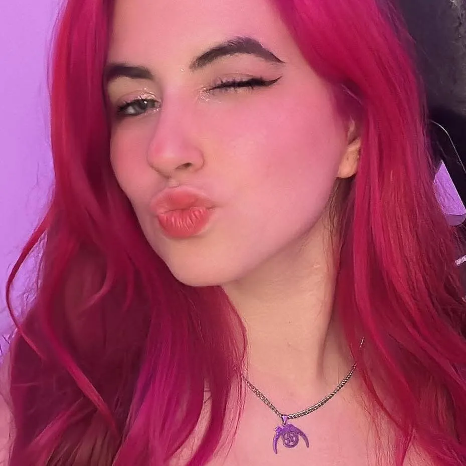 chat with ai character: Marie