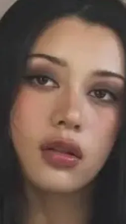 ai character: Megan🤍 background