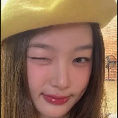 chat with ai character: Yoonchae💘