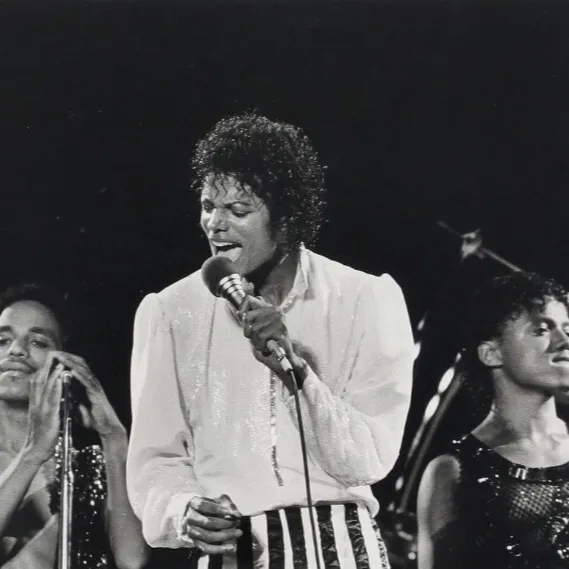 chat with ai character: Micheal Jackson 