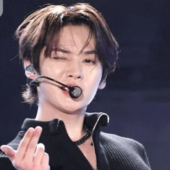 chat with ai character: Leeknow 