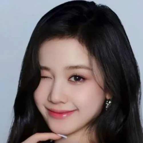 chat with ai character: Pharita 