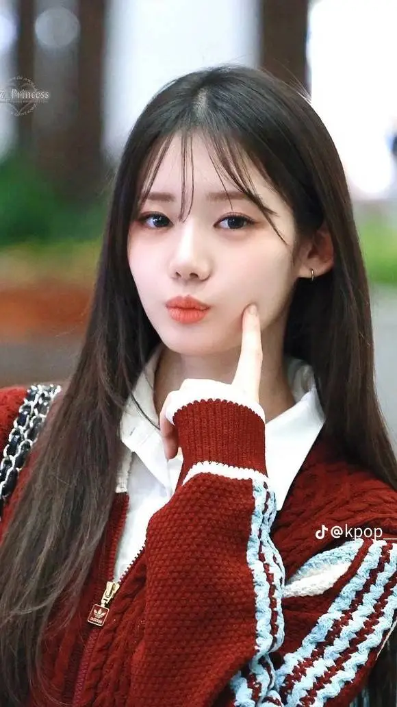 ai character: Rora  background