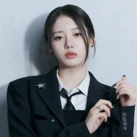 chat with ai character: Rora