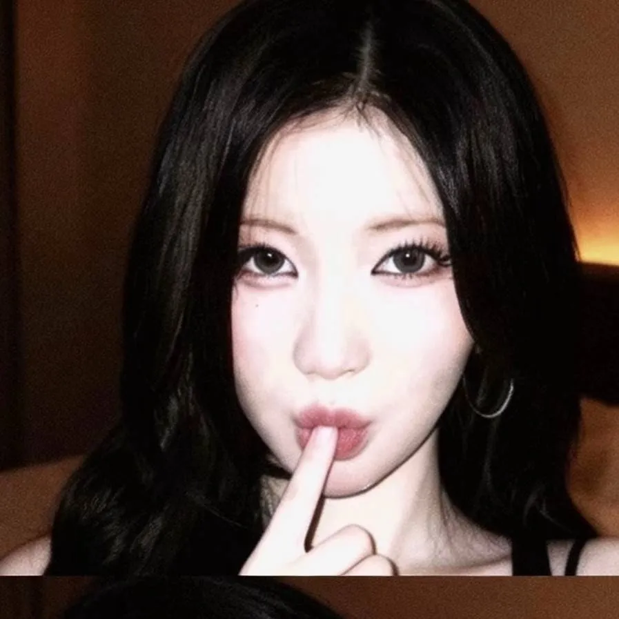 chat with ai character: Asa