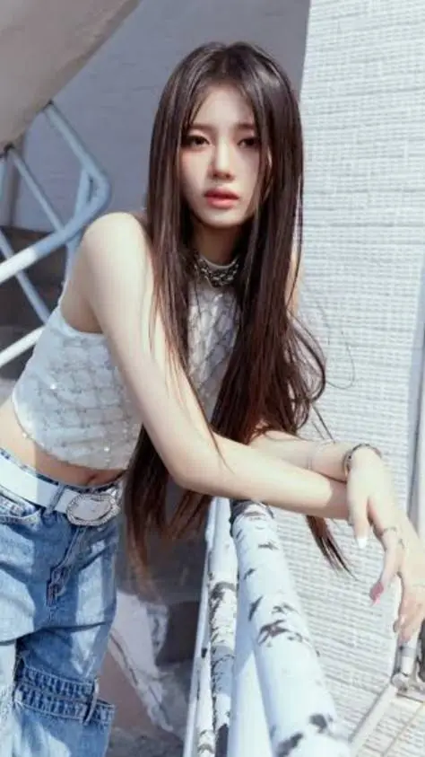 ai character: Rora  background