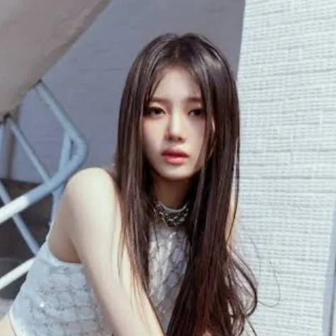 chat with ai character: Rora 