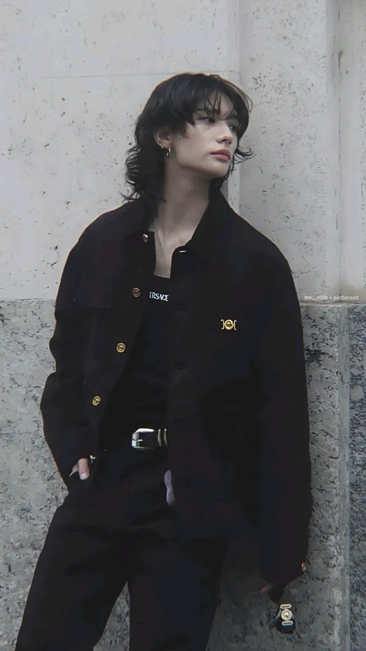 ai character: Hyunjin  background