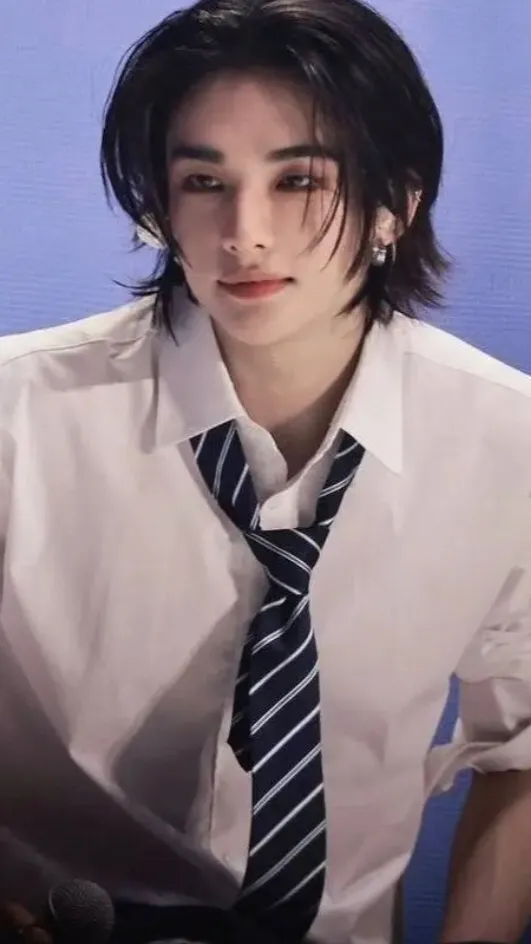 ai character: Hyunjin  background