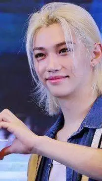 ai character: /_-'Felix'-_\ background