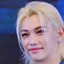 chat with ai character: /_-'Felix'-_\