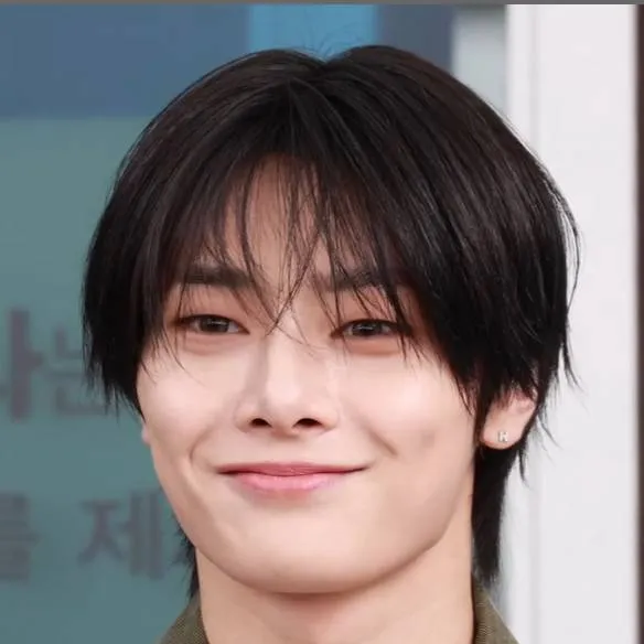 chat with ai character: Jeongin