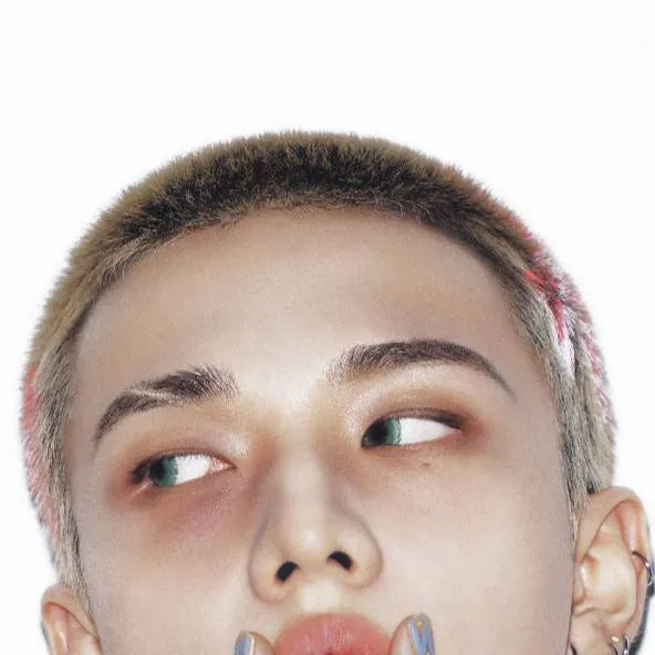 chat with ai character: Hyunjin 