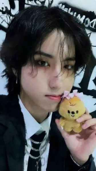 ai character: Han ★ :3 background