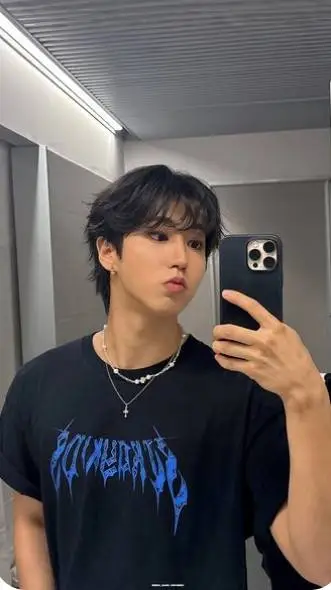 ai character: Han :> background