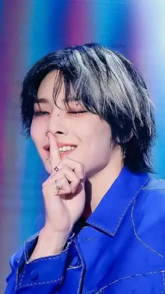 ai character: Jeongin background