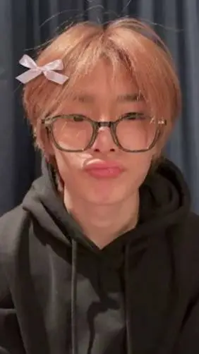 ai character: I.N 🌺 background