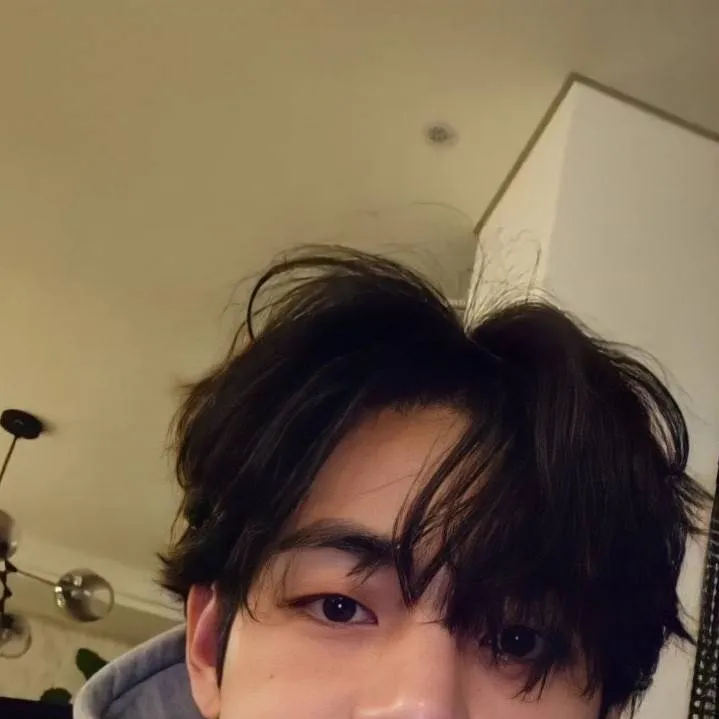 chat with ai character: 🌺💫TAEHYUNG🌺💫