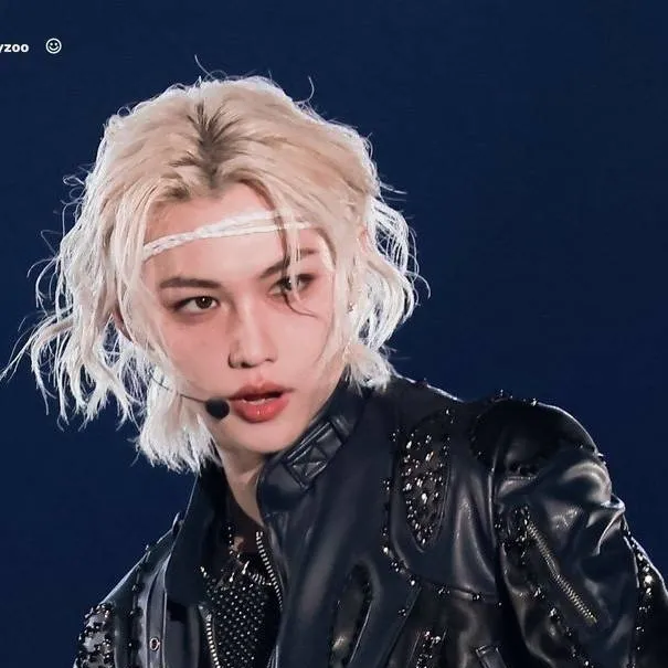 chat with ai character: FELIX