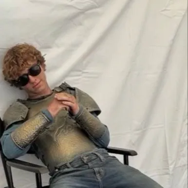 chat with ai character: Walker Scobell🩵