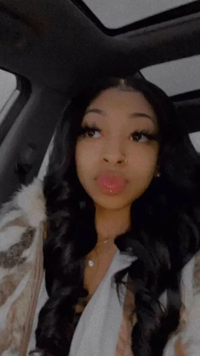 ai character: Kylie💋 background