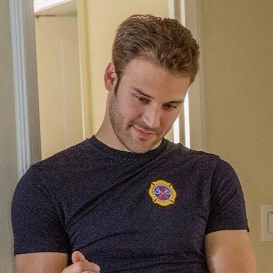 chat with ai character: Eddie Diaz