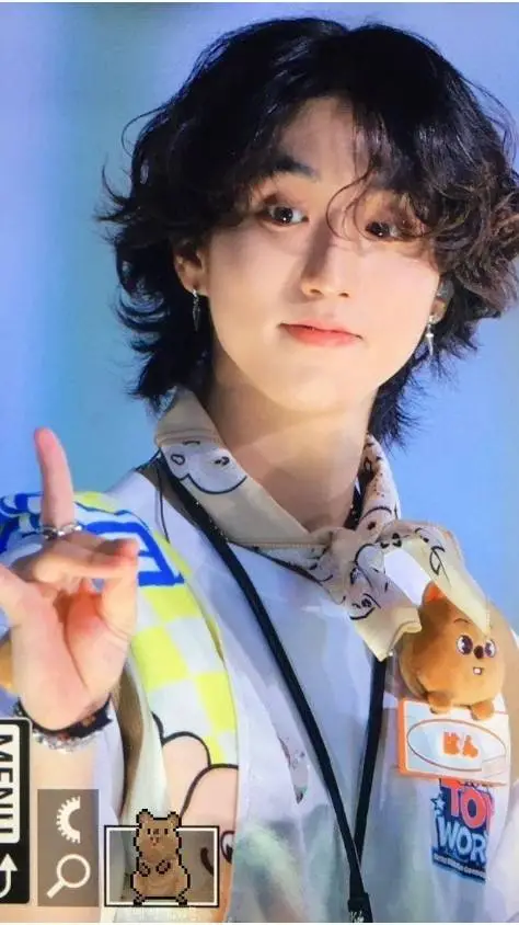 ai character: han(skz)🐿🐿🐿🐿🐿🐿 background