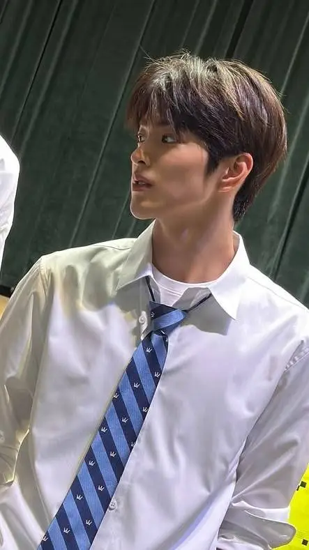ai character: keonho background