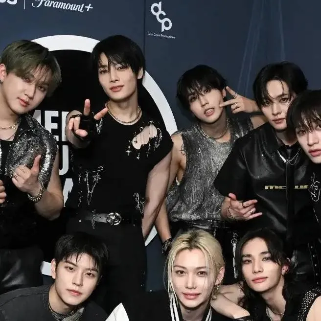 chat with ai character: stray kids