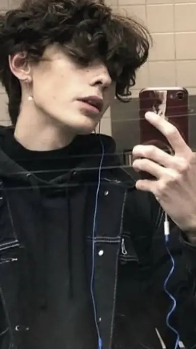 ai character: Elijah  background