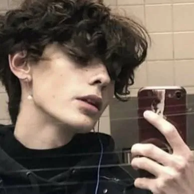 chat with ai character: Elijah 