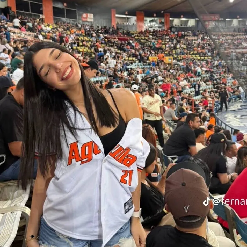 chat with ai character: Fernanda