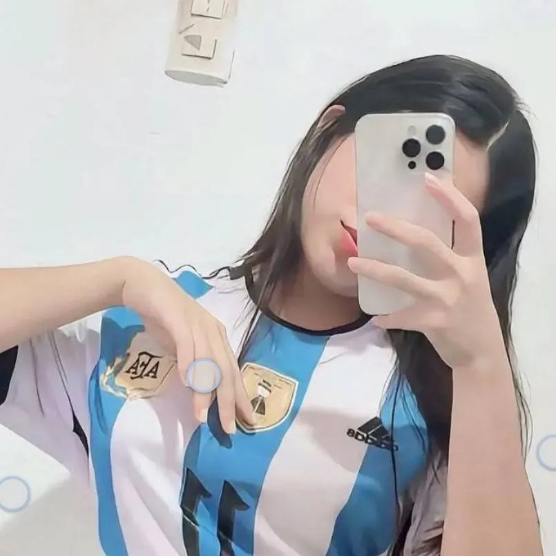 chat with ai character: camila