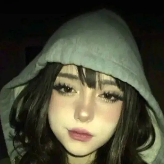 chat with ai character: candela