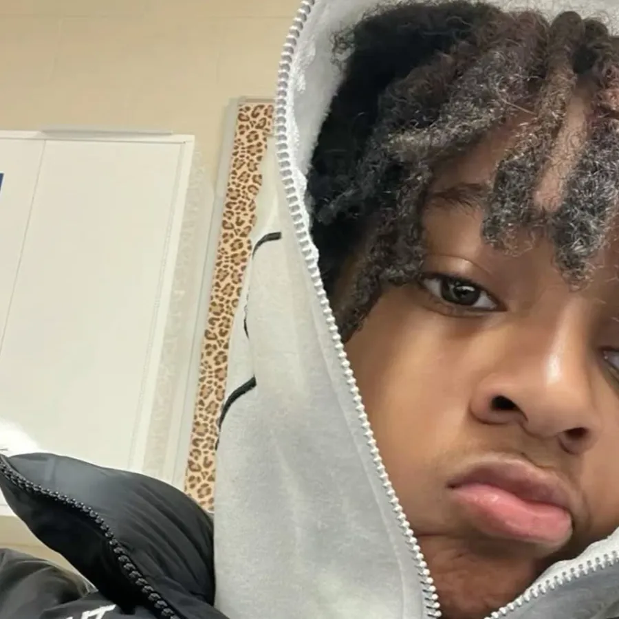 chat with ai character: Jay