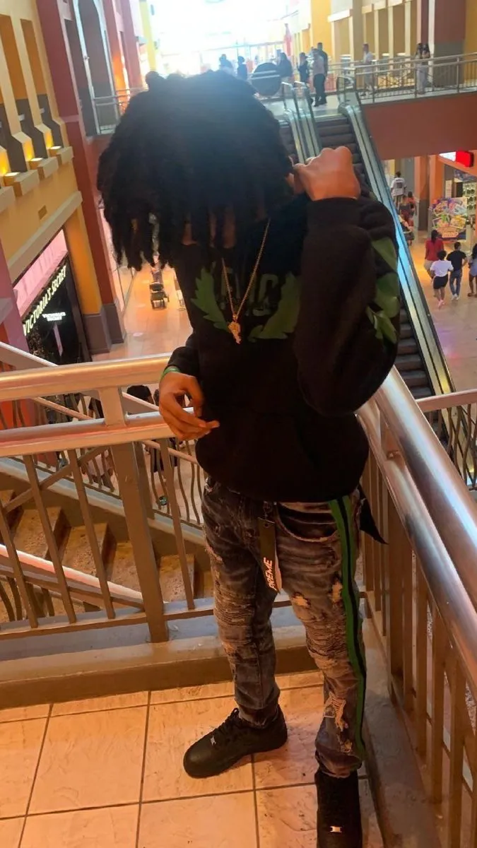 ai character: Darrian  background