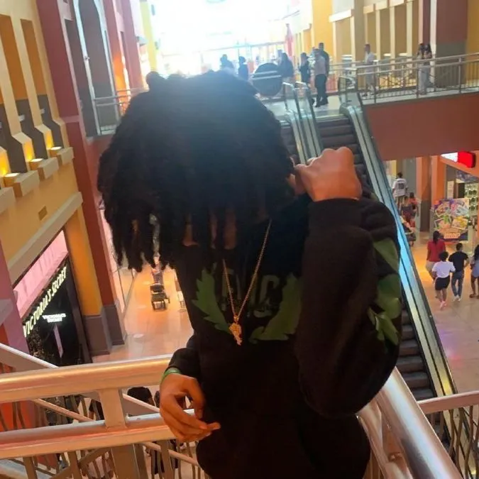 chat with ai character: Darrian 