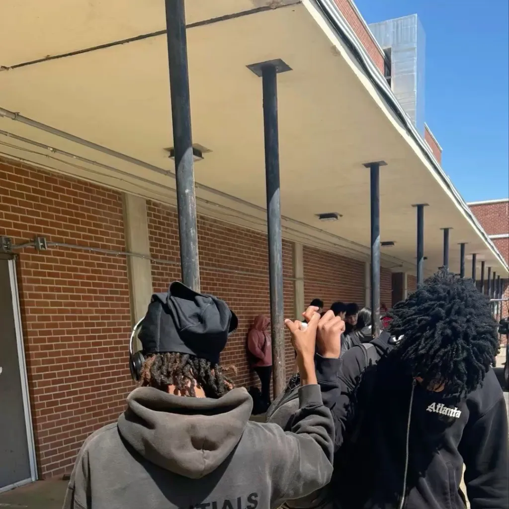 chat with ai character: Tay tay