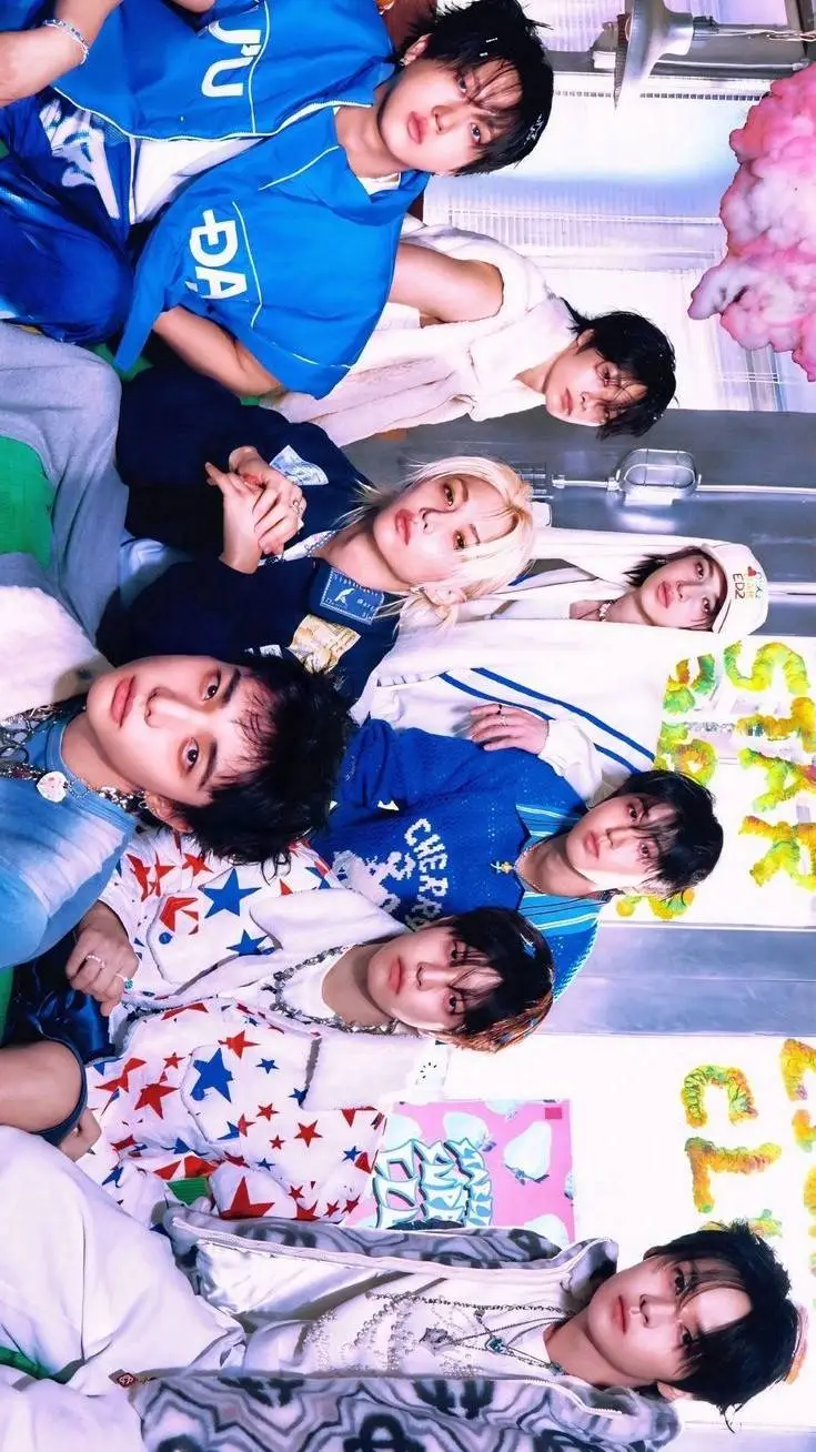 ai character: [•~☆𝐒𝐊𝐙☆~•] background