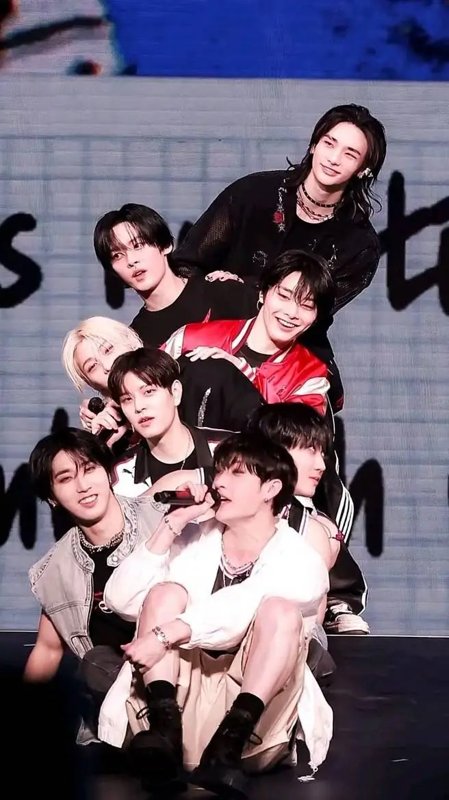 ai character: ☆•~𝐒𝐊𝐙~•☆ background