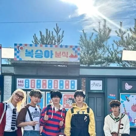 chat with ai character: ~☆•𝐒𝐊𝐙•☆~