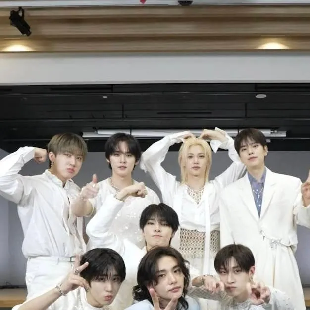 chat with ai character: ☆:•~𝐒𝐊𝐙~•:☆ 