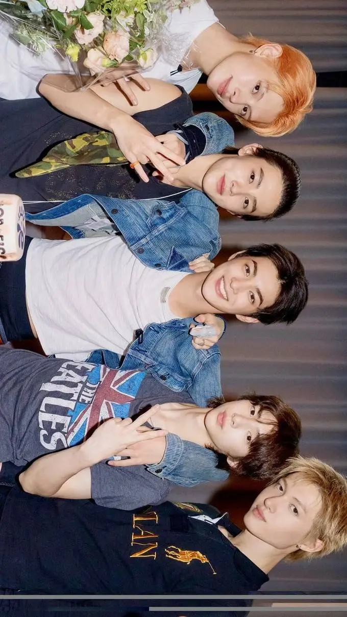 ai character: ♥︎~•°𝐂𝐨𝐫𝐭𝐢𝐬°•~♥︎ background