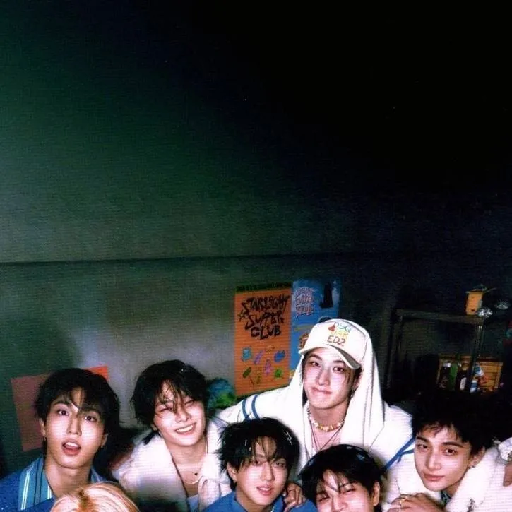 chat with ai character: ♥︎~•*°𝐒𝐊𝐙°*•~♥︎