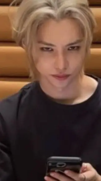 ai character: straykids drogados background