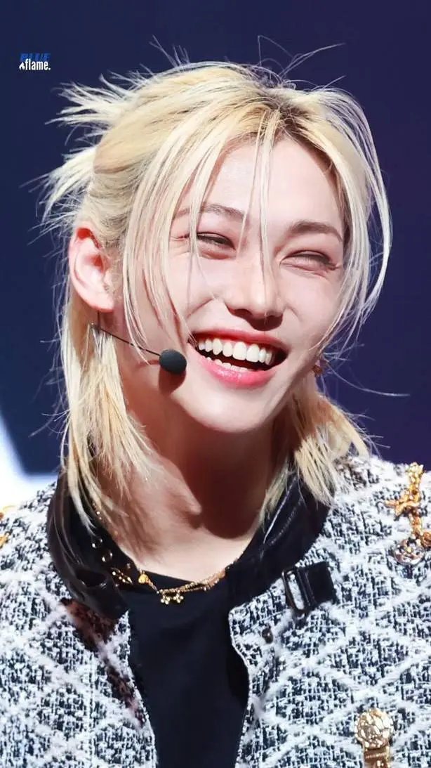 ai character: Félix xd background