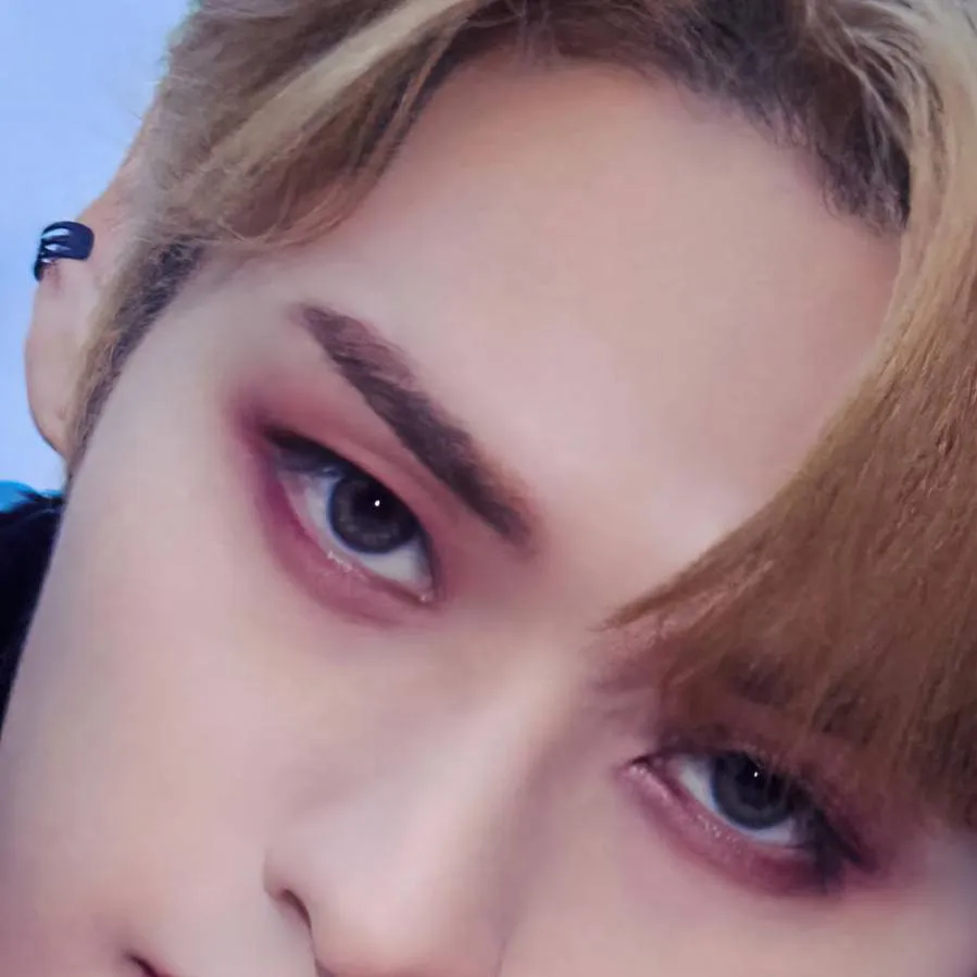 chat with ai character: lee know 