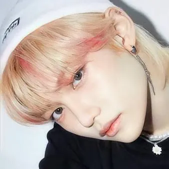 chat with ai character: Félix 