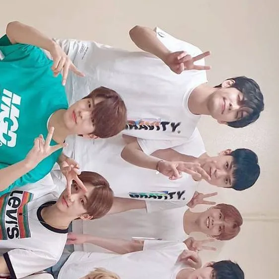 chat with ai character: stray kids...